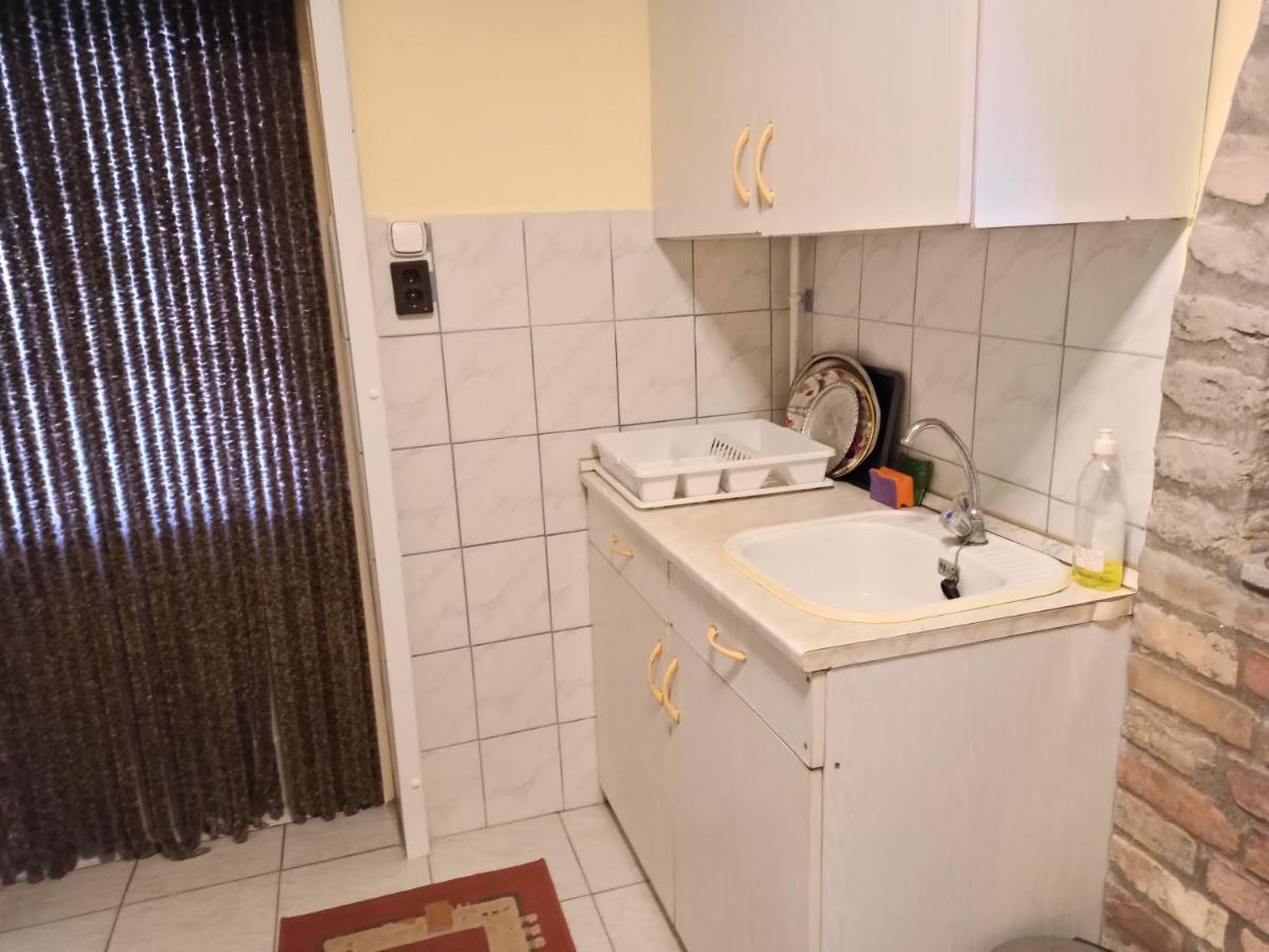 فندق Opusztaszeri Mozes Vendeghaz المظهر الخارجي الصورة